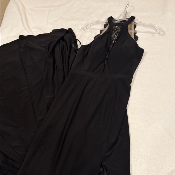 Elegant Black Lace Halter Dress - Picture 4 of 5